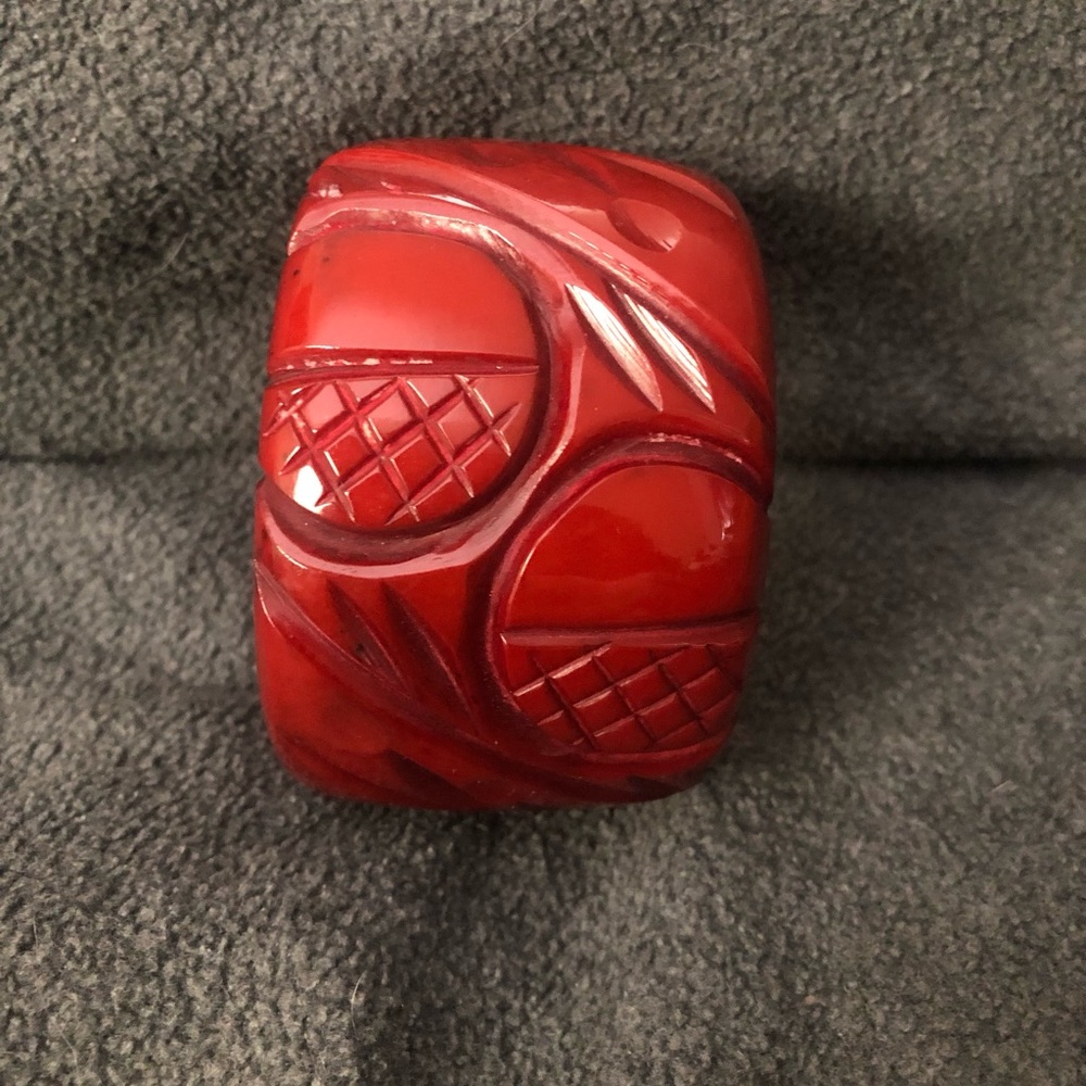 Luxulite “Log Lady” Extra Wide Heavy Carve Fakelite Bangle Like Splendette